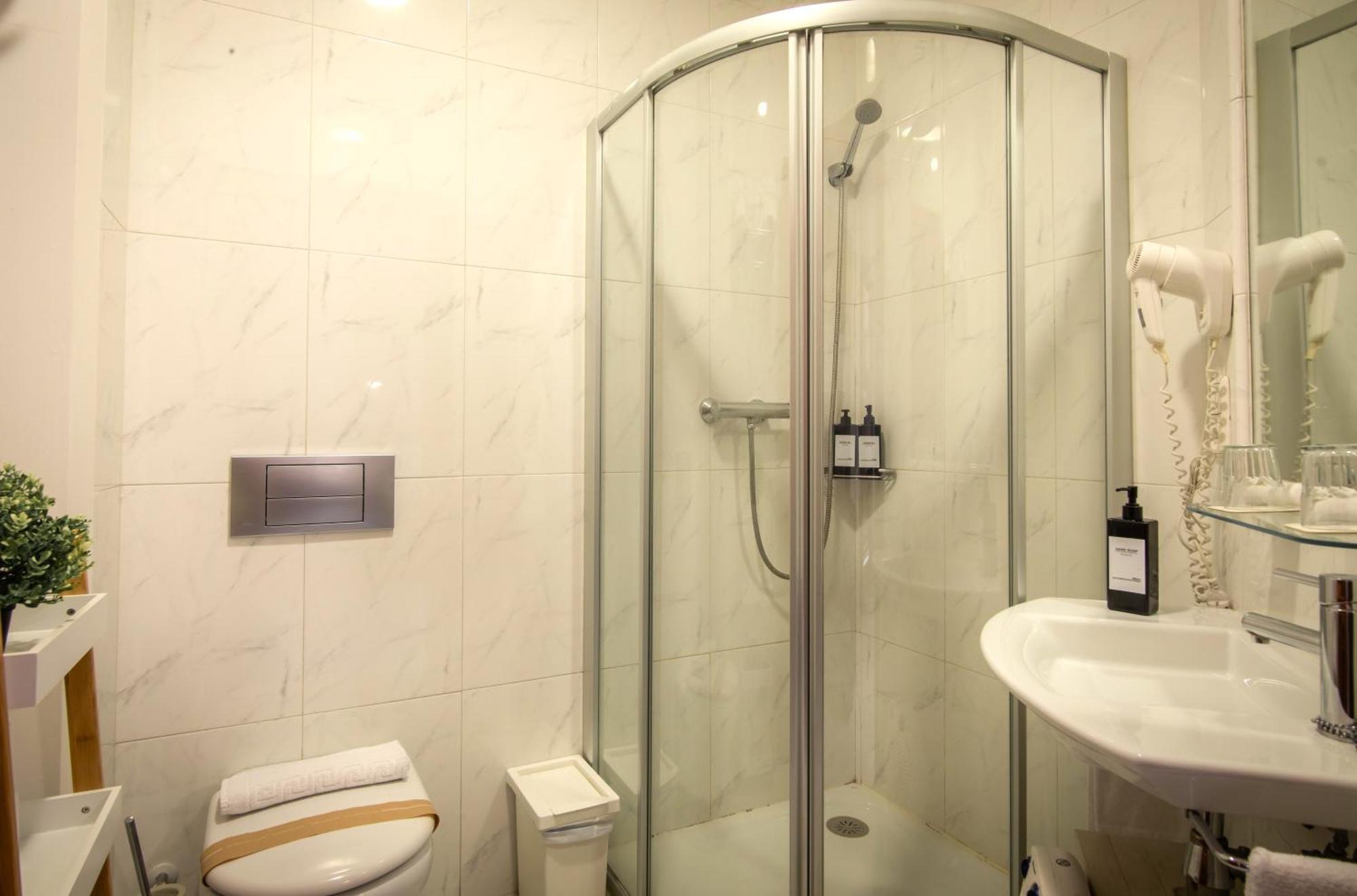 Apartamentos Turísticos San Pedro Granada Bagian luar foto