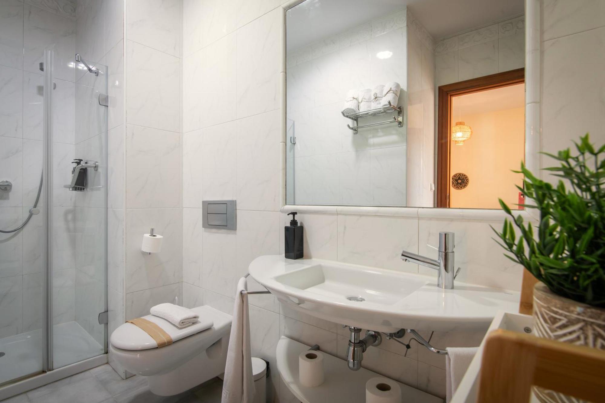 Apartamentos Turísticos San Pedro Granada Bagian luar foto