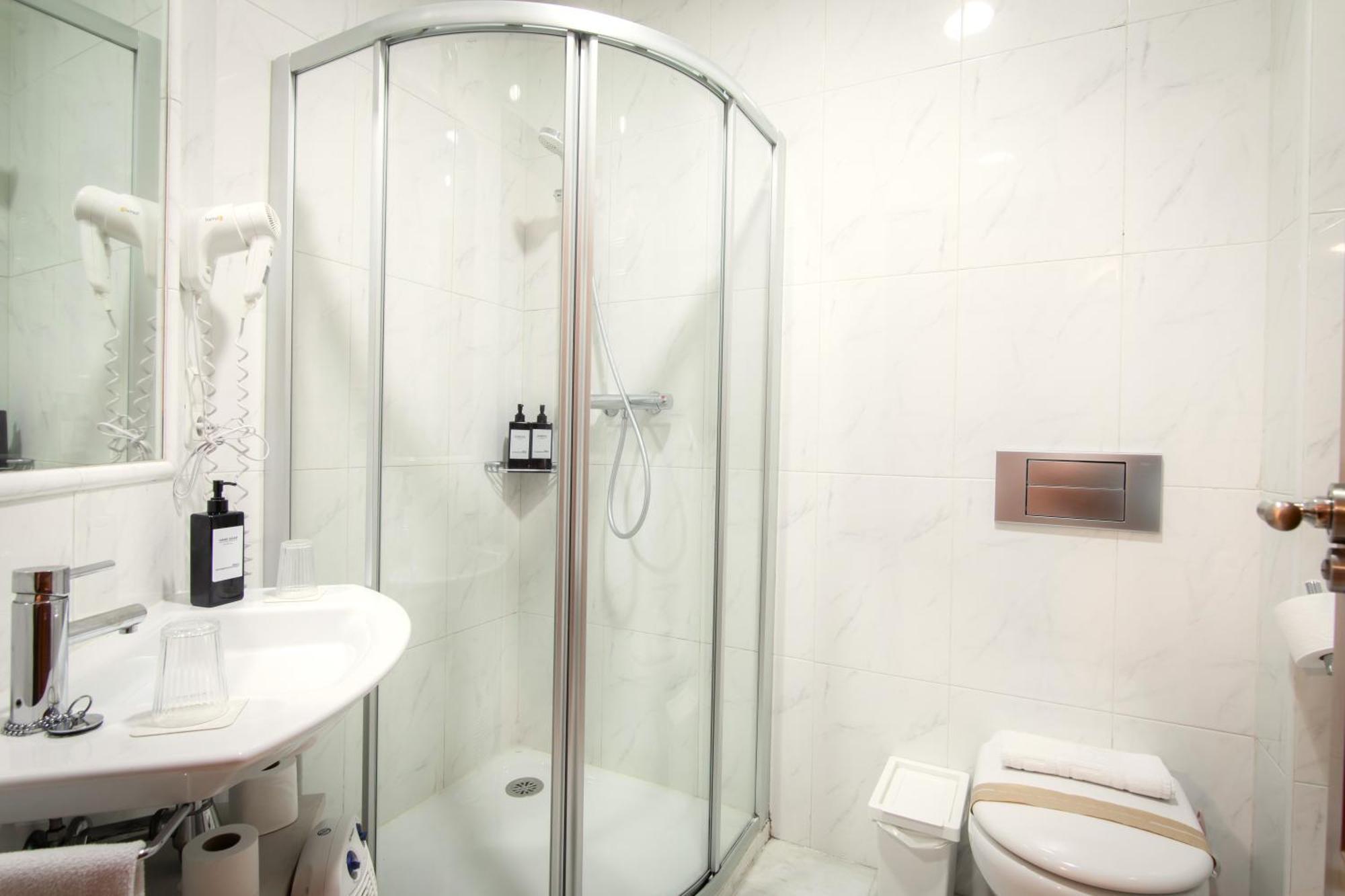 Apartamentos Turísticos San Pedro Granada Bagian luar foto